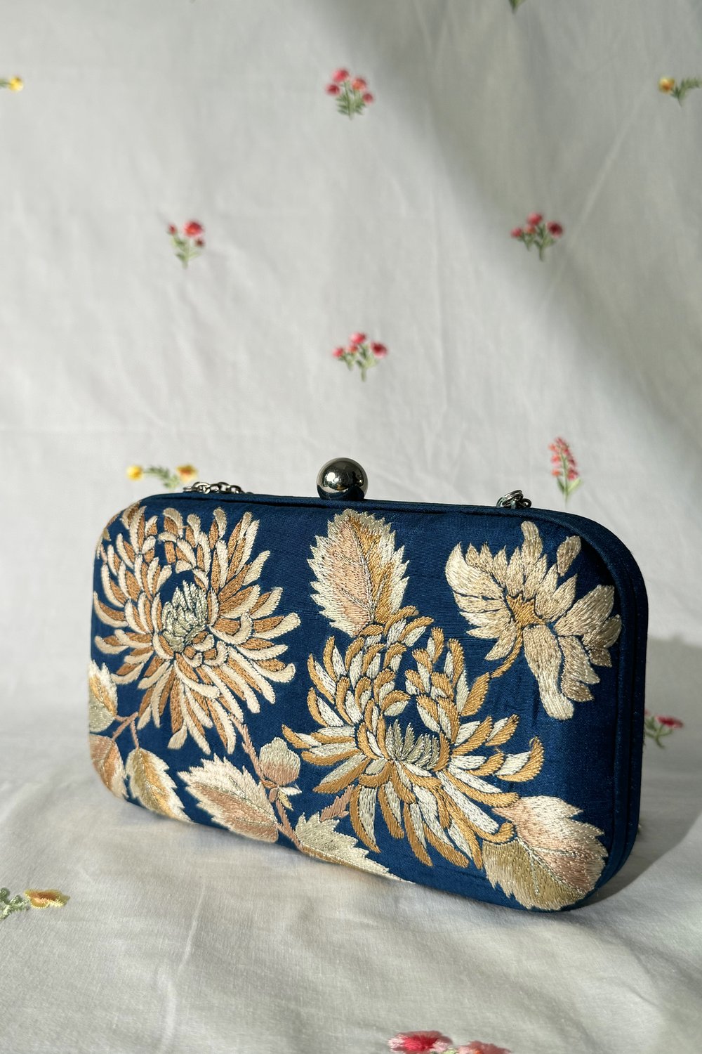 Chrysenthemum Bloom Clutch bag
